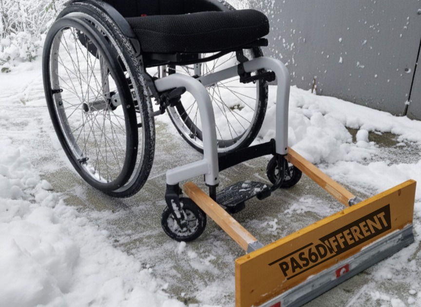 La neige ne m'arrêtera pas ! J'ai transformé ma chaise en « Chaise-Neige 2026 », un prototype génial prêt pour le Concours Lépine. Découvrez cette astuce de bricolage hivernale.